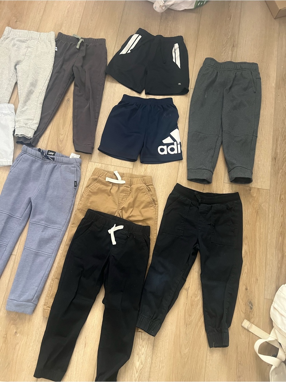Assorted Brand 4T Boys Pants/Shorts Bottoms Bundle - Picture 4 of 4